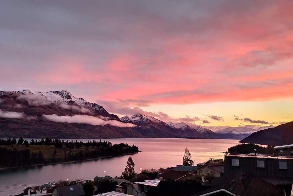 Lovely Apartment- Amazing Lake & Mountain Views Квінстаун Екстер'єр фото