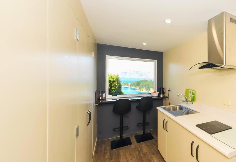 Lovely Apartment- Amazing Lake & Mountain Views Квінстаун Екстер'єр фото